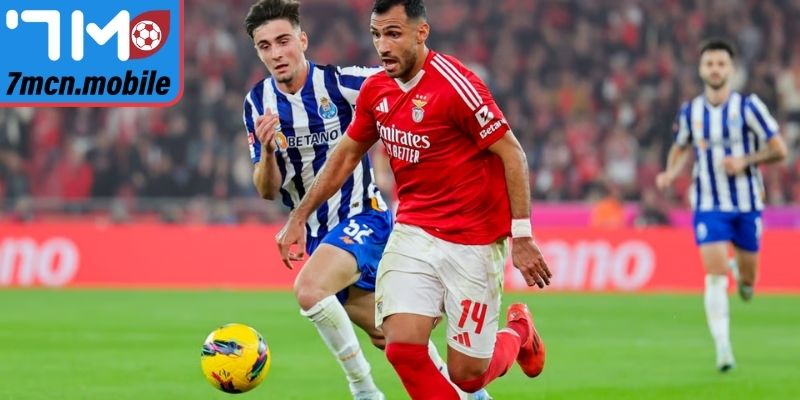 Benfica vùng lên sau khi bị Porto dẫn trước hai bàn