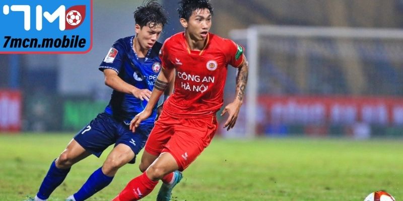 Tình huống va chạm khiến trận đấu nóng hơn